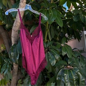 Vintage red bodysuit with a rose and lace detailing !